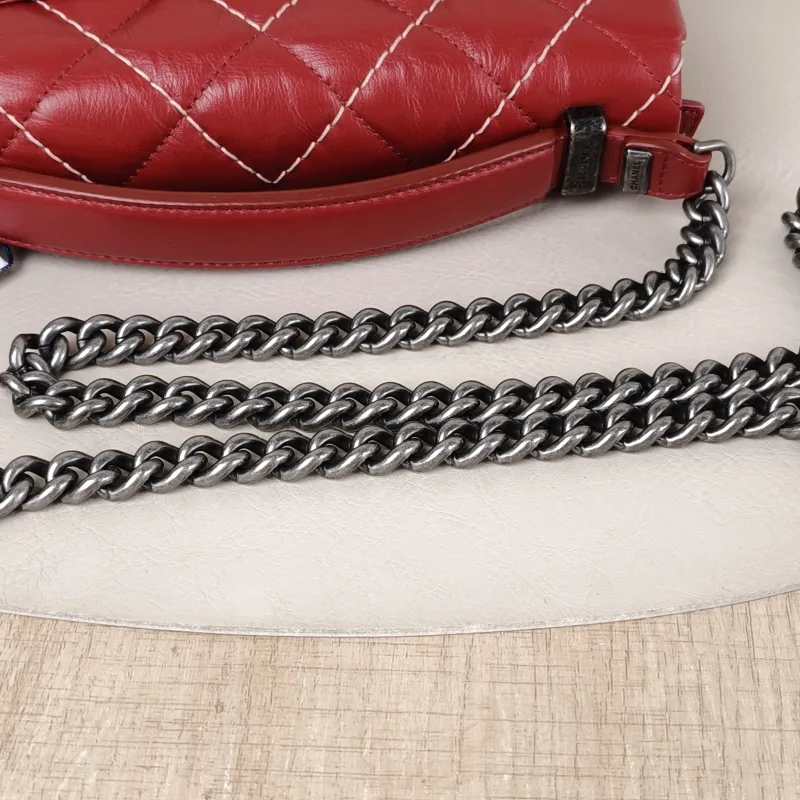 Chanel Crossbody Bag Chain Bag Red Calfskin 22 × 6.5 × 14 cm 23 — detail view 7 of 15