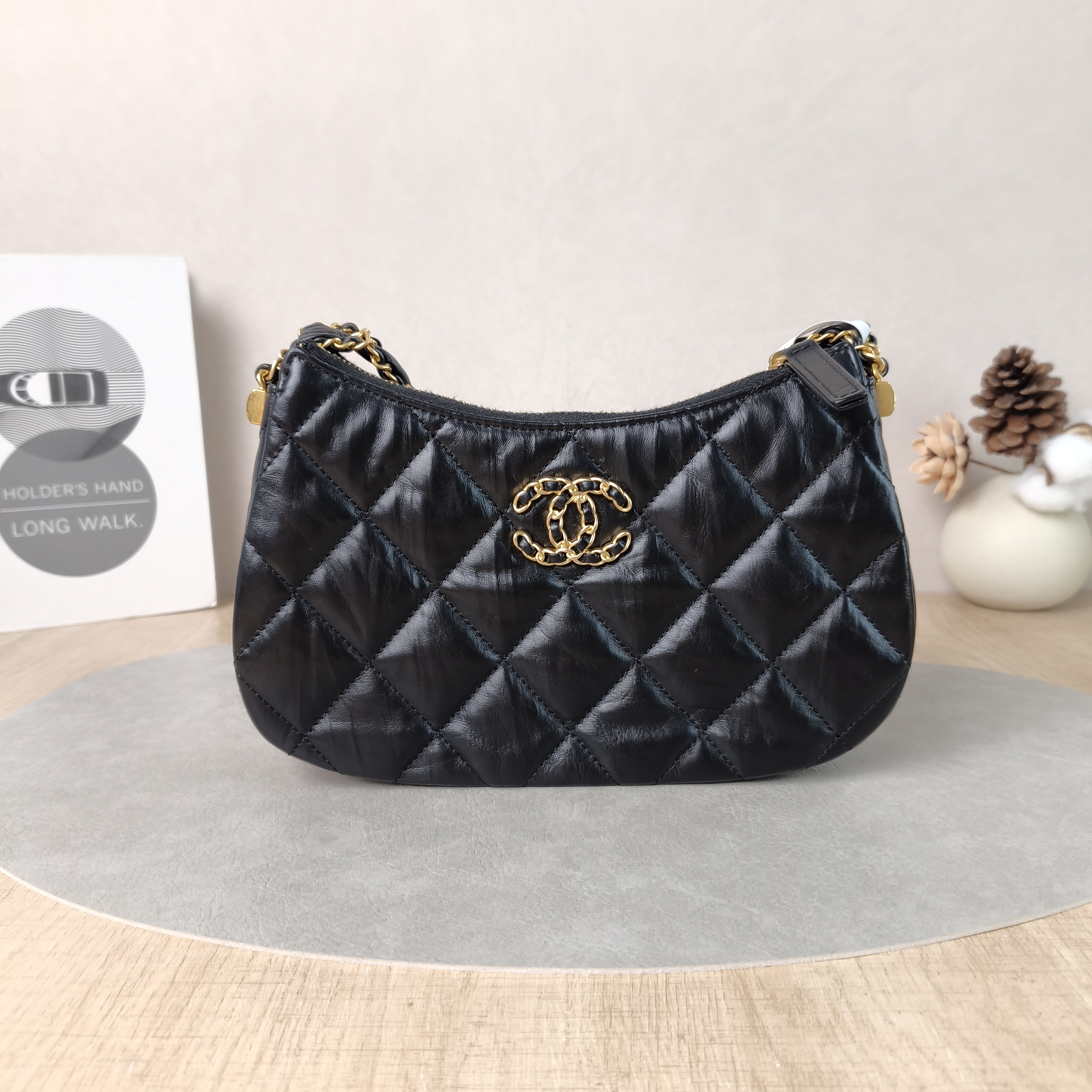 Chanel Shoulder Bag hobo 19Black Lambskin Small20 × 4.5 × 13 cm