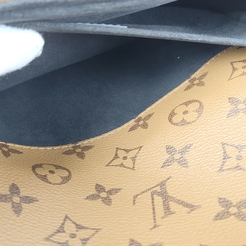 Louis Vuitton Crossbody Bag Pochette Métis Monogram Colorblock PVC Medium 25 × 7 × 19 cm — detail view 13 of 13