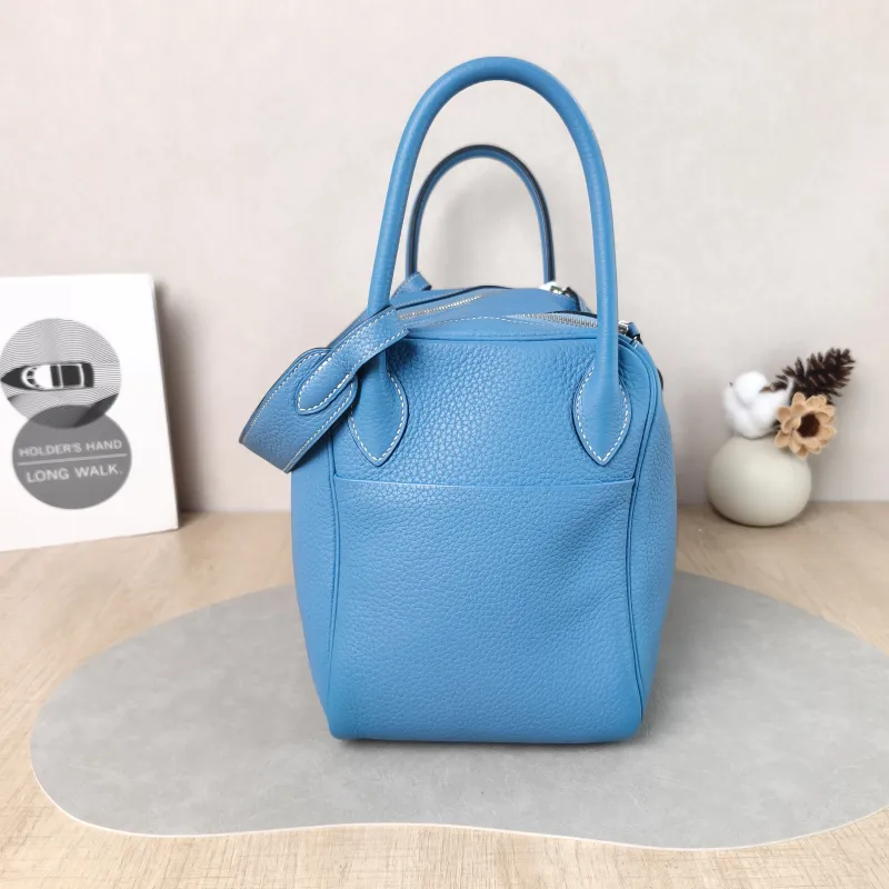 Hermès Crossbody Bag Lindy 3075 Taurillon Clemence TC Calfskin30 × 15 × 19 cm — detail view 9 of 14