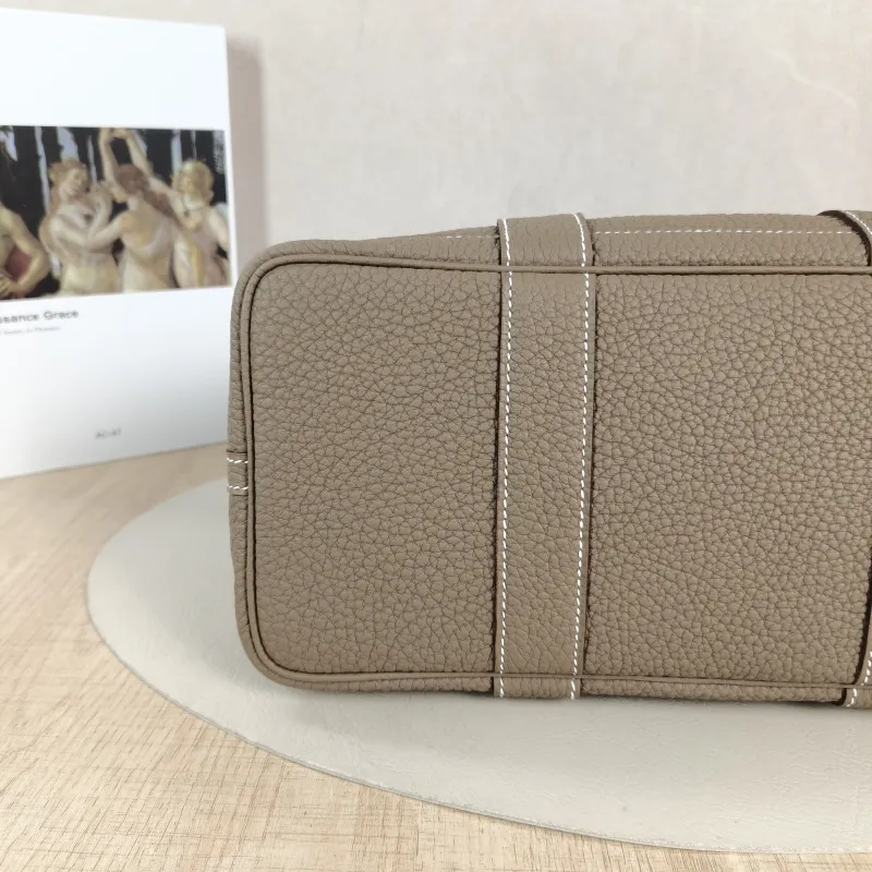 Hermès Top Handle Bag Garden Party 30 30 Negonda Calfskin Medium 30 × 13 × 21 cm G — detail view 3 of 9