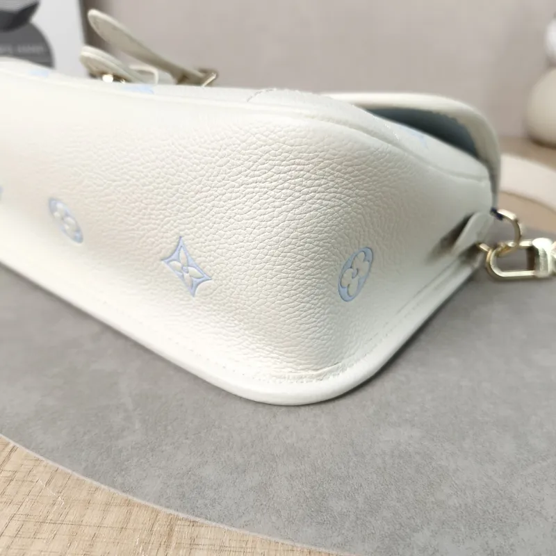 Louis Vuitton Crossbody Bag Diane Baguette Bag White · Blue Empreinte Embossed Calfskin Monogram Small24 × 9 × 15 cm — detail view 8 of 15