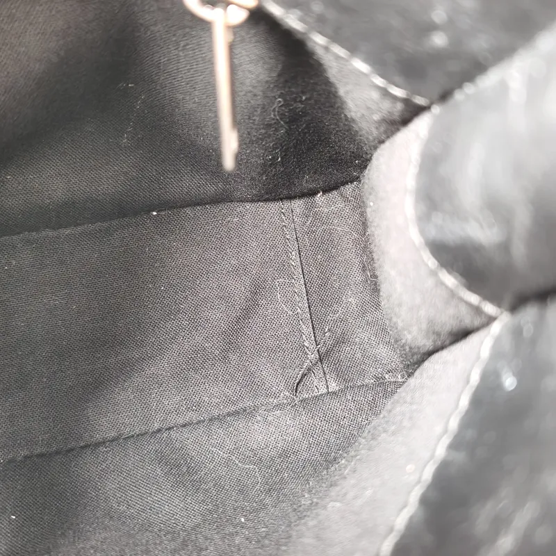 BALENCIAGA Crossbody Bag Crossbody Bag Black Calfskin 20 × 7 × 19 cm — detail view 7 of 12