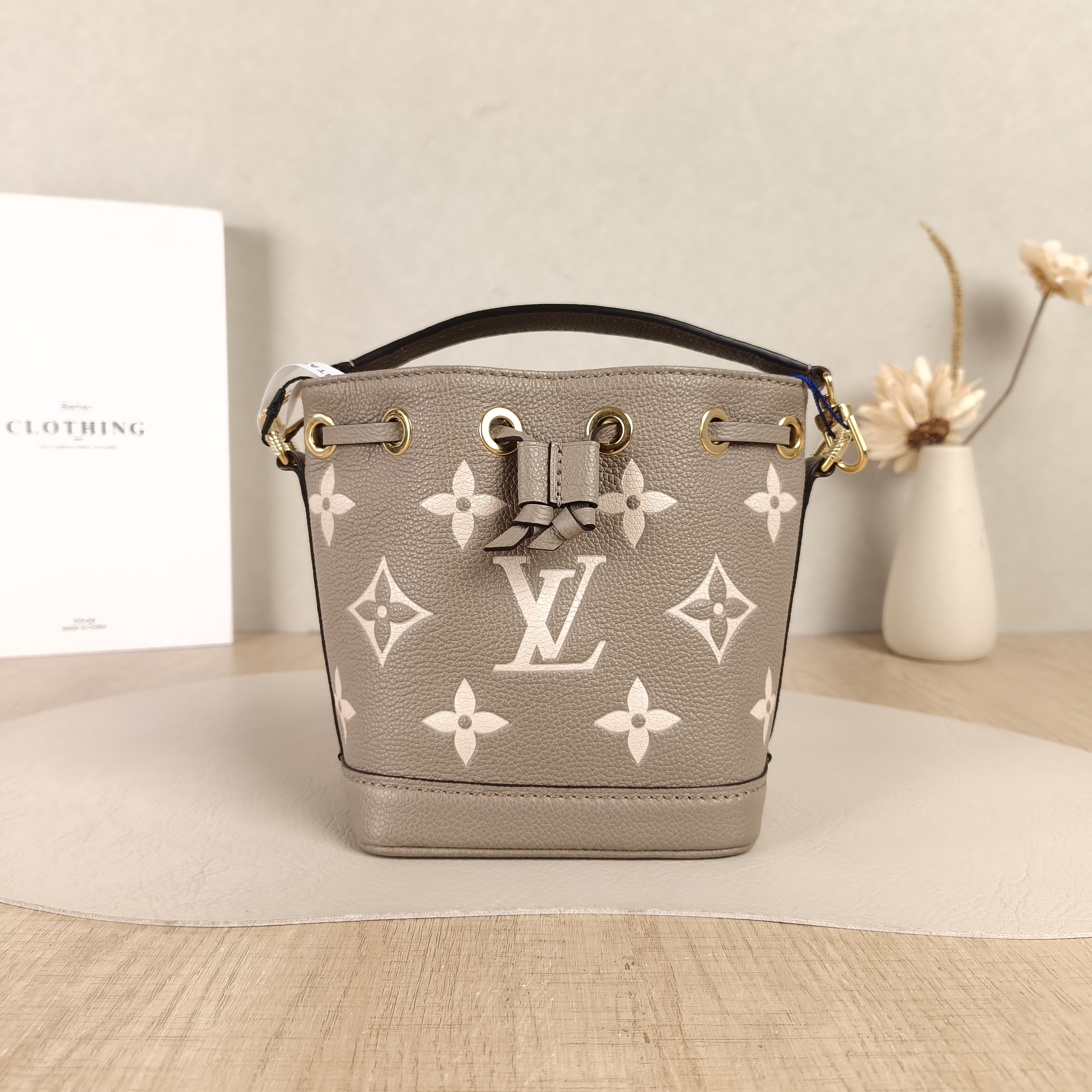 Louis Vuitton Crossbody Bag NANO NOÉ Bucket Bag Nano · White Empreinte Embossed Calfskin Monogramnano13 × 10 × 16 cm