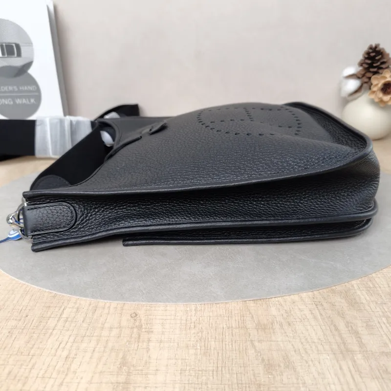 Hermès Crossbody Bag Evelyne 29 29Black Clemence Taurillon TC Calfskin Small29 × 8 × 30 cm — detail view 8 of 16