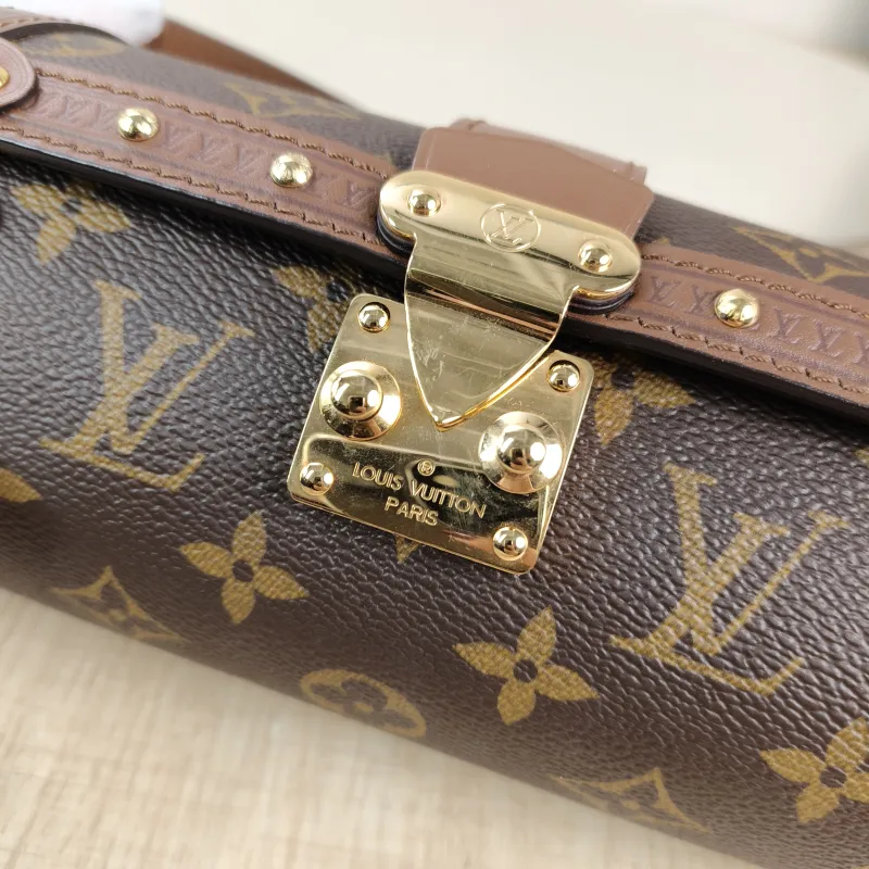 Louis Vuitton Crossbody Bag Papillon Trunk Monogram PVC Small19 × 9 × 9 cm — detail view 4 of 13