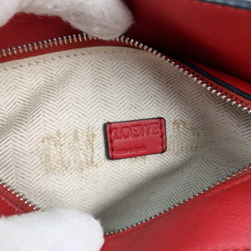 LOEWE Crossbody Bag Puzzle Red Calfskinmini18 × 8 × 12.5 cm — detail view 11 of 12