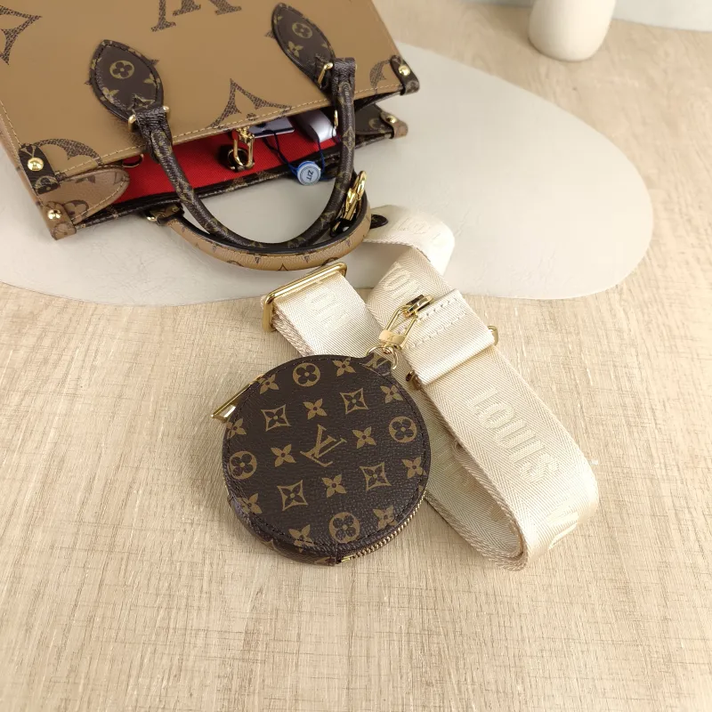 Louis Vuitton Shoulder Bag Onthego Monogram PVC Small 25 × 11.5 × 19 cm — detail view 6 of 12