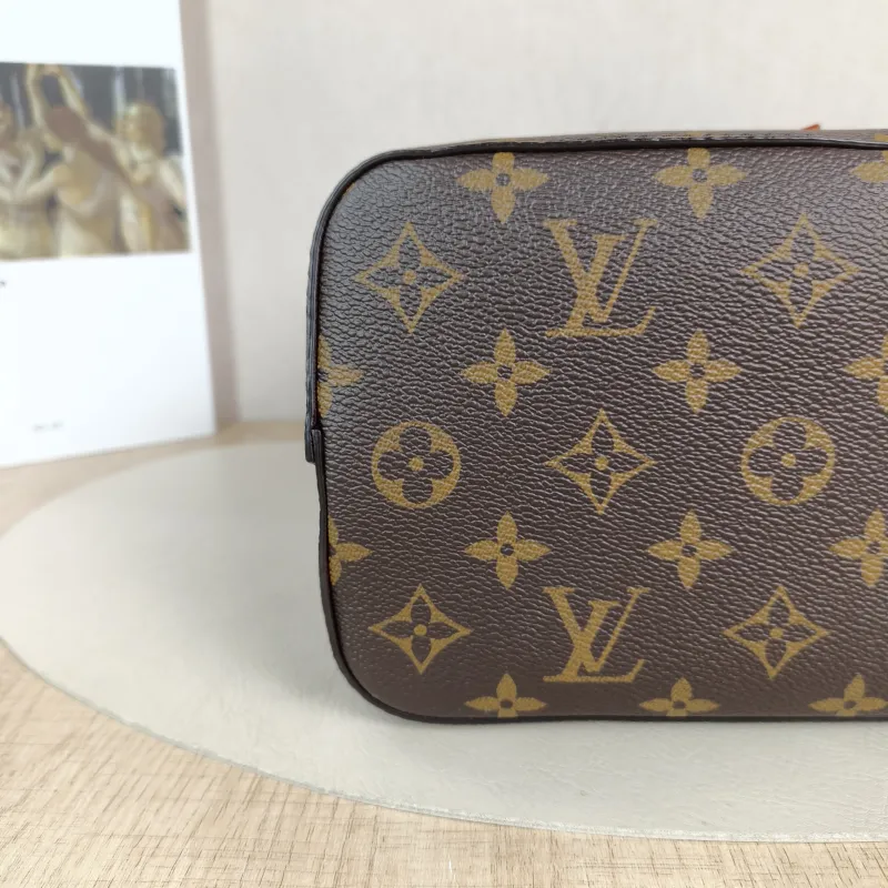 Louis Vuitton Crossbody Bag NÉONOÉ Bucket Bag BB Monogram PVC BB 20 × 13 × 20 cm — detail view 3 of 11