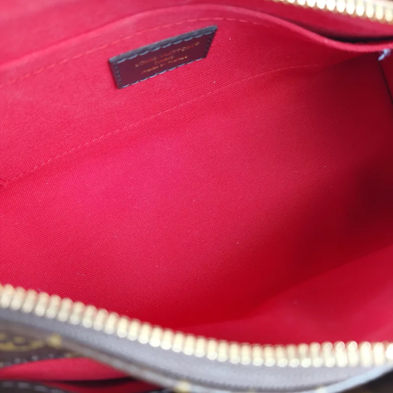 Louis Vuitton Crossbody Bag Onthego East West Two Straps Monogram PVC Small 25 × 10 × 13 cm — detail view 9 of 10