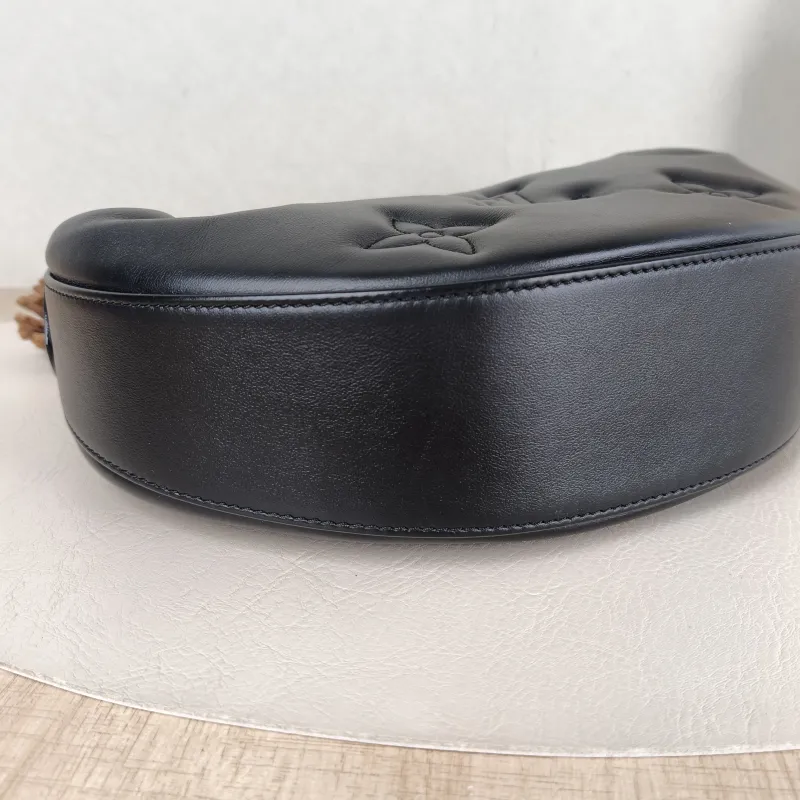 Louis Vuitton Crossbody Bag Over The Moon Black Calfskin 27.5 × 7 × 16 cm — detail view 5 of 10