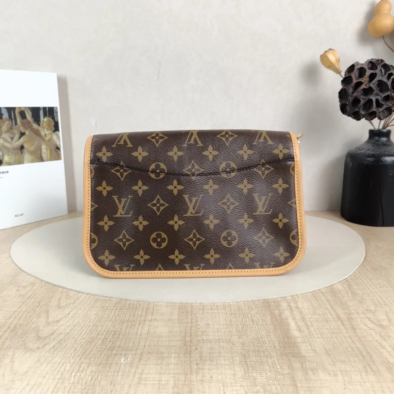 Louis Vuitton Crossbody Bag Diane Baguette Bag Shoulder Strap PVC Small24 × 9 × 15 cm — cover view 3 of 6