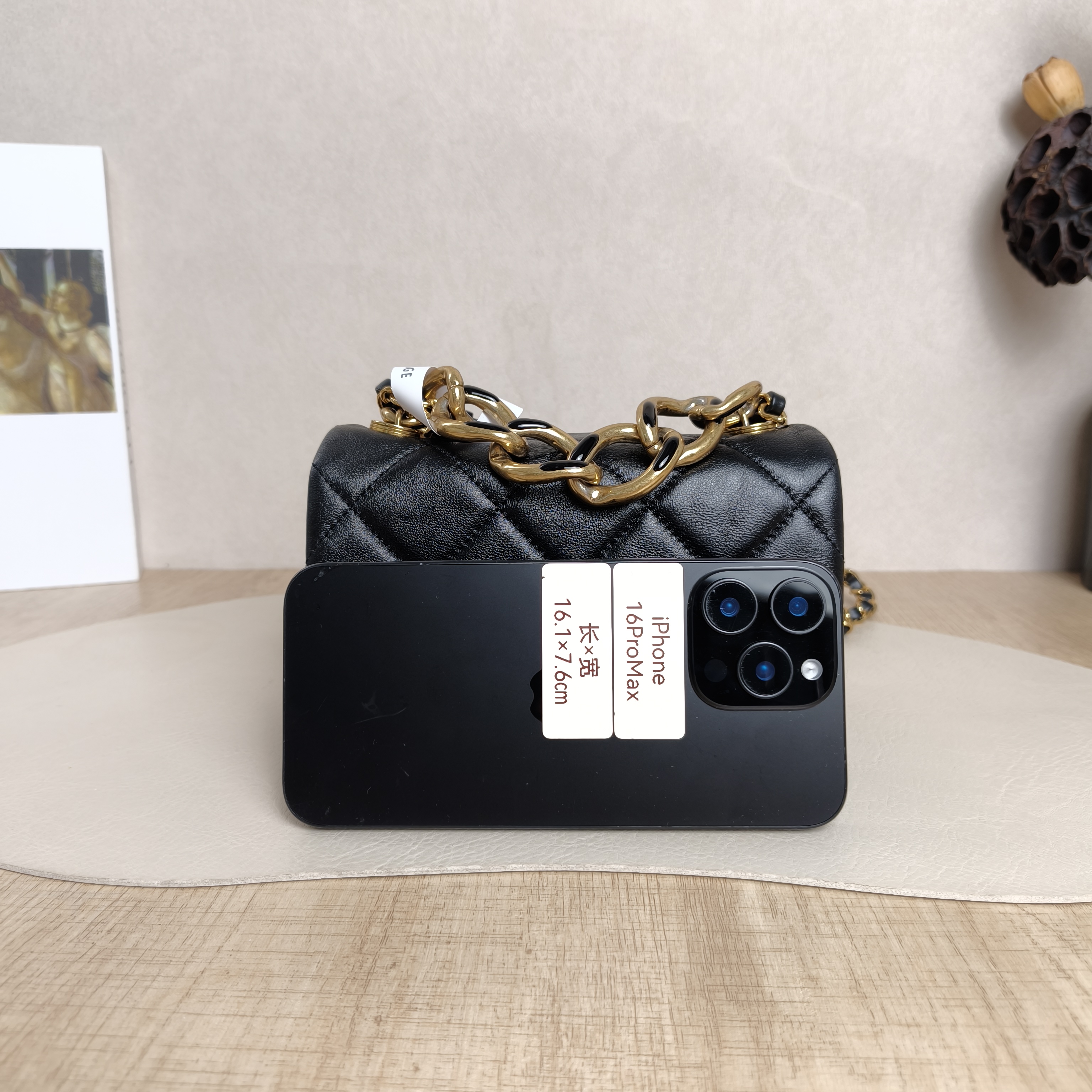 Chanel Crossbody Bag 22a Black Lambskinmini17 × 9 × 12 cm — cover view 3 of 5