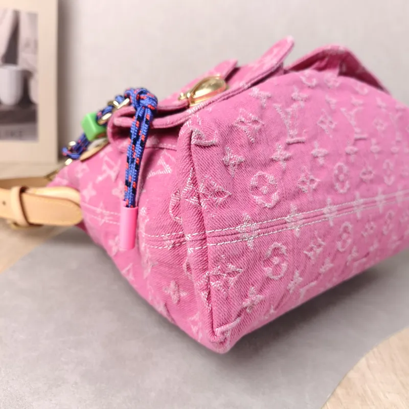 Louis Vuitton Shoulder Bag Baggy hobo Shoulder Bag Pink One Size 30 × 13 × 22 cm — detail view 1 of 13