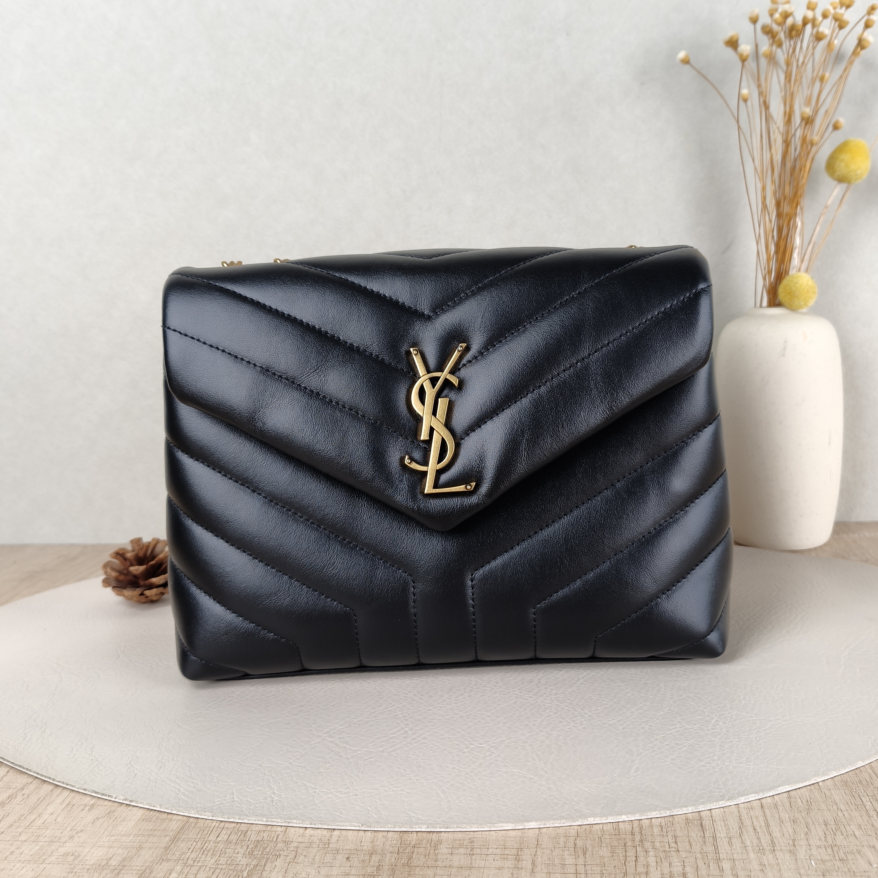SAINT LAURENT Shoulder Bag LOULOU Black Calfskin Small23 × 9 × 17 cm