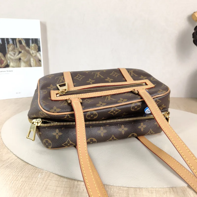 Louis Vuitton Shoulder Bag cite Monogram PVC One Size 26 × 11 × 16 cm — detail view 3 of 12