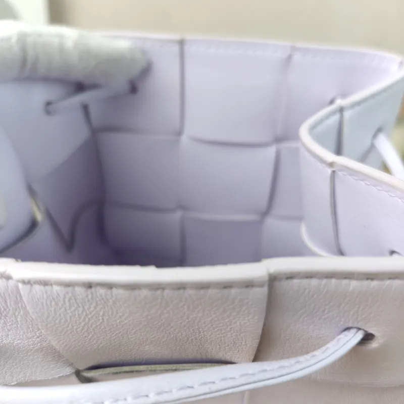 Bottega Veneta Crossbody Bag Cassette Woven Lambskin One Size13 × 13 × 18 cm — detail view 10 of 12