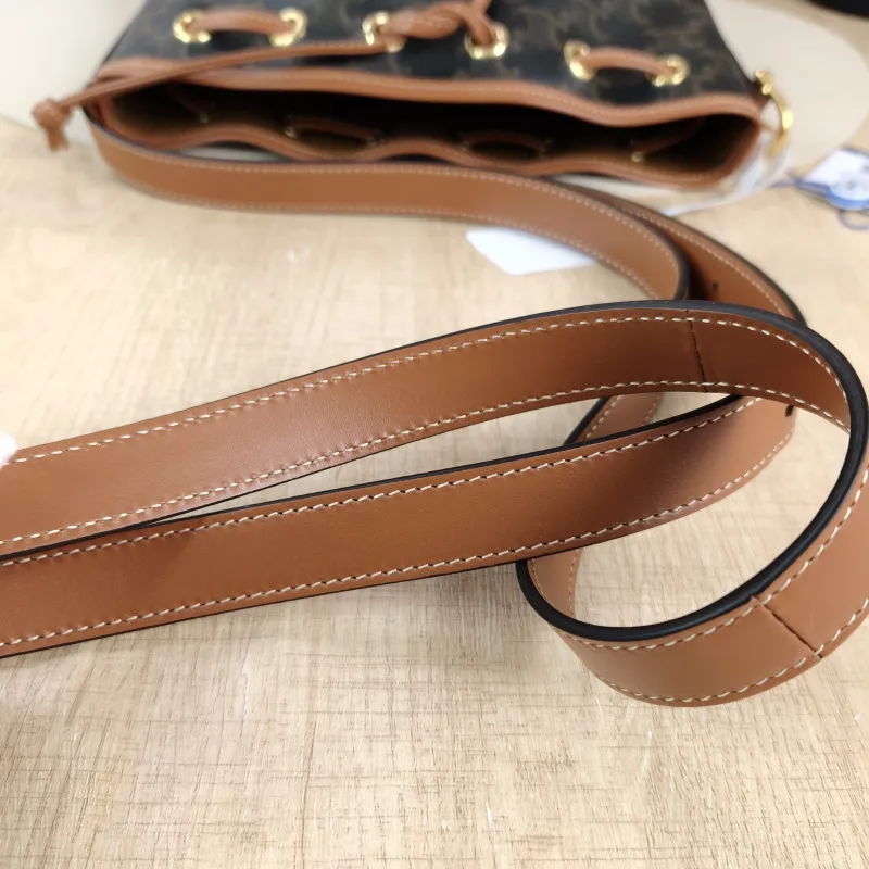 CELINE Crossbody Bag Triomphe Bucket Bag Monogram PVC Small14 × 14 × 21 cm — detail view 4 of 10