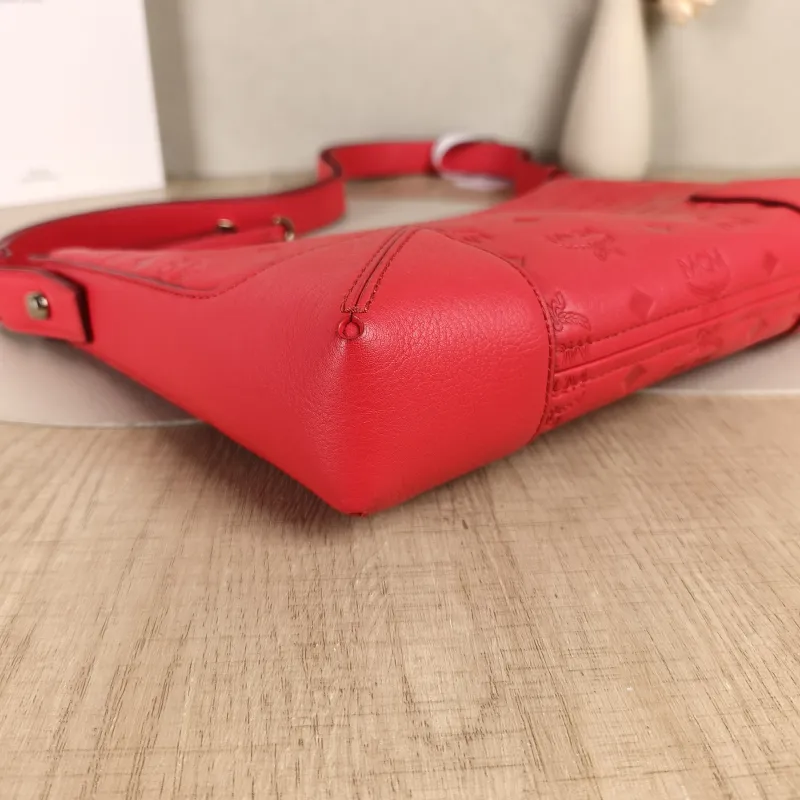 MCM Crossbody Bag Crossbody Bag Red Calfskin One Size24 × 4.5 × 19 cm — detail view 4 of 9