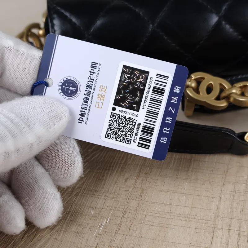 Chanel Crossbody Bag22a c Black Calfskinmini17.5 × 5.5 × 12 cm — detail view 4 of 15