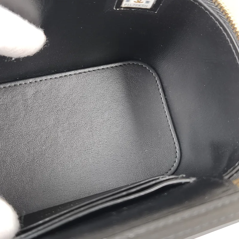 Chanel Crossbody Bag Edition Black Patent Leather One Size16 × 8 × 9.5 cm — detail view 8 of 14