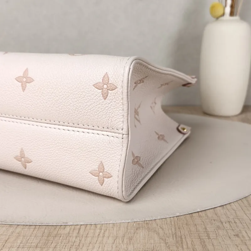 Louis Vuitton Shoulder Bag Onthego Beige · Pink Empreinte Embossed Calfskin Small25 × 11.5 × 19 cm — detail view 4 of 13