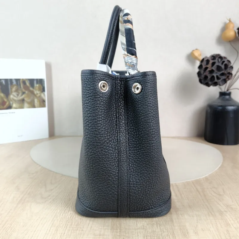 Hermès Top Handle Bag Garden Party 30 30Black Negonda Calfskin Medium30 × 13 × 21 cm — detail view 5 of 11