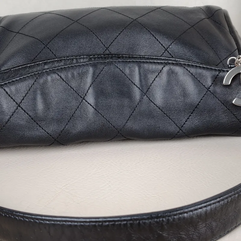 Chanel Crossbody Bag Hobo C Black Lambskin One Size 26 × 8 × 23 cm 10 — detail view 2 of 14