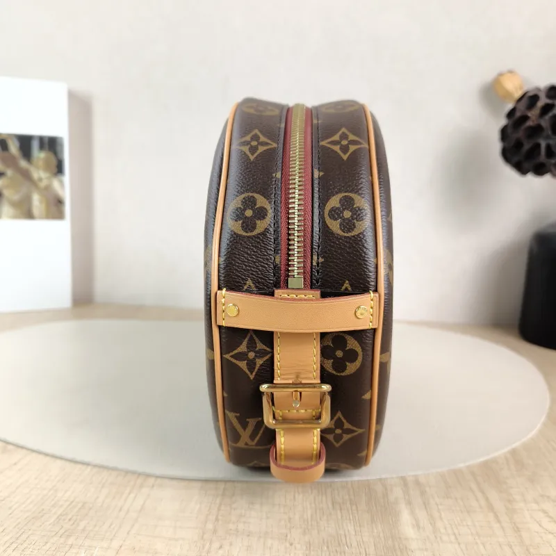Louis Vuitton Crossbody Bag BOITE CHAPEAU SOUPLE Monogram PVC Large 20 × 8 × 22.5 cm — detail view 6 of 12