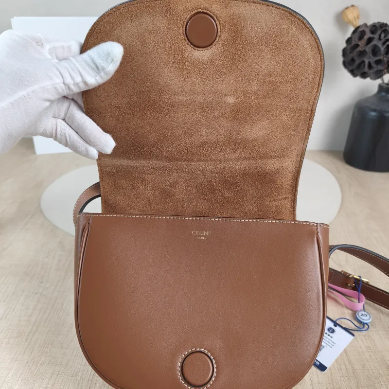 CELINE Crossbody Bag FOLCO TRIOMPHE Caramel Calfskin One Size 18.5 × 7 × 15 cm — detail view 10 of 13