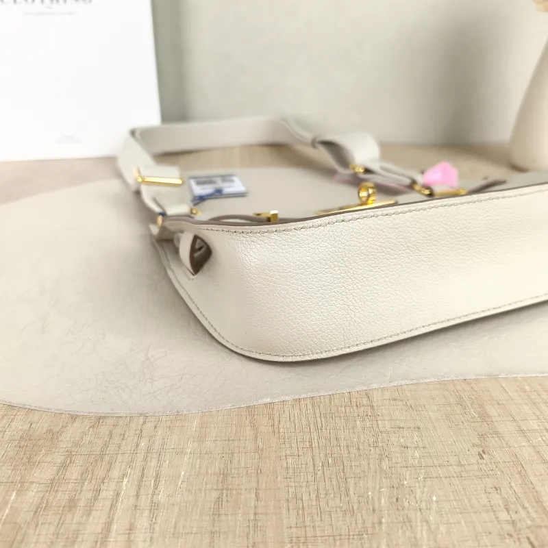 Hermès Crossbody Bag Jypsiere 23 8L Swift Calfskin Mini 23 × 5 × 17 cm B — detail view 4 of 11