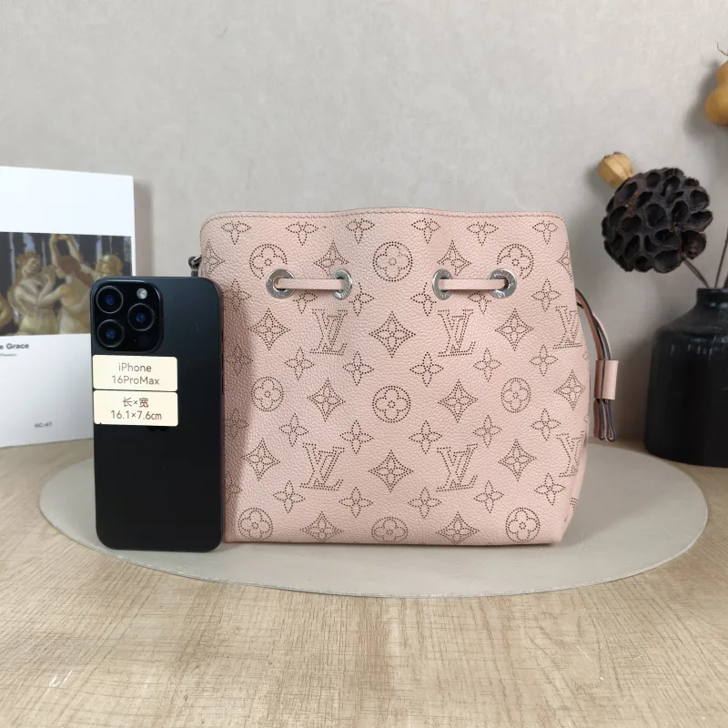 Louis Vuitton Crossbody Bag BELLA Pink Calfskin 22 × 14 × 19 cm — cover view 4 of 5