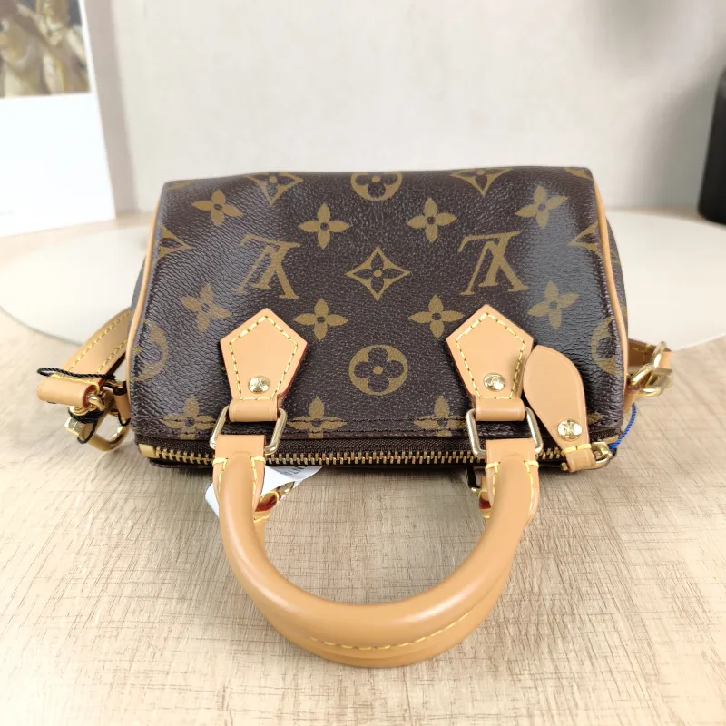 Louis Vuitton Crossbody Bag Speedy Nano Shoulder Strap PV Cnano16 × 7.5 × 10 cm — detail view 6 of 12