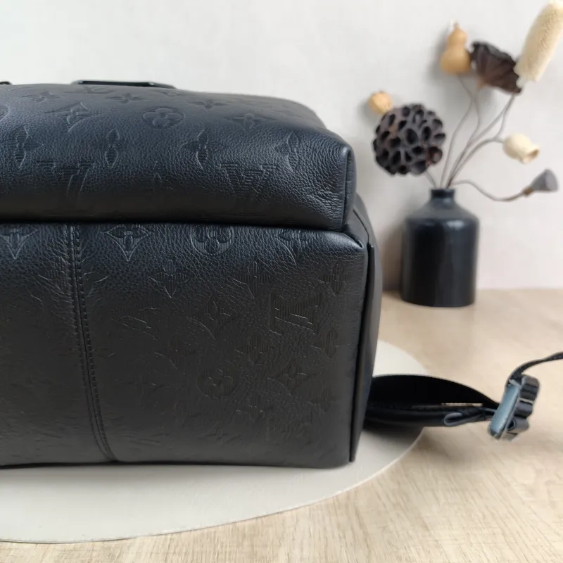 Louis Vuitton Backpack Discovery Backpack Black Calfskin Small 29 × 20 × 38 cm — detail view 3 of 11