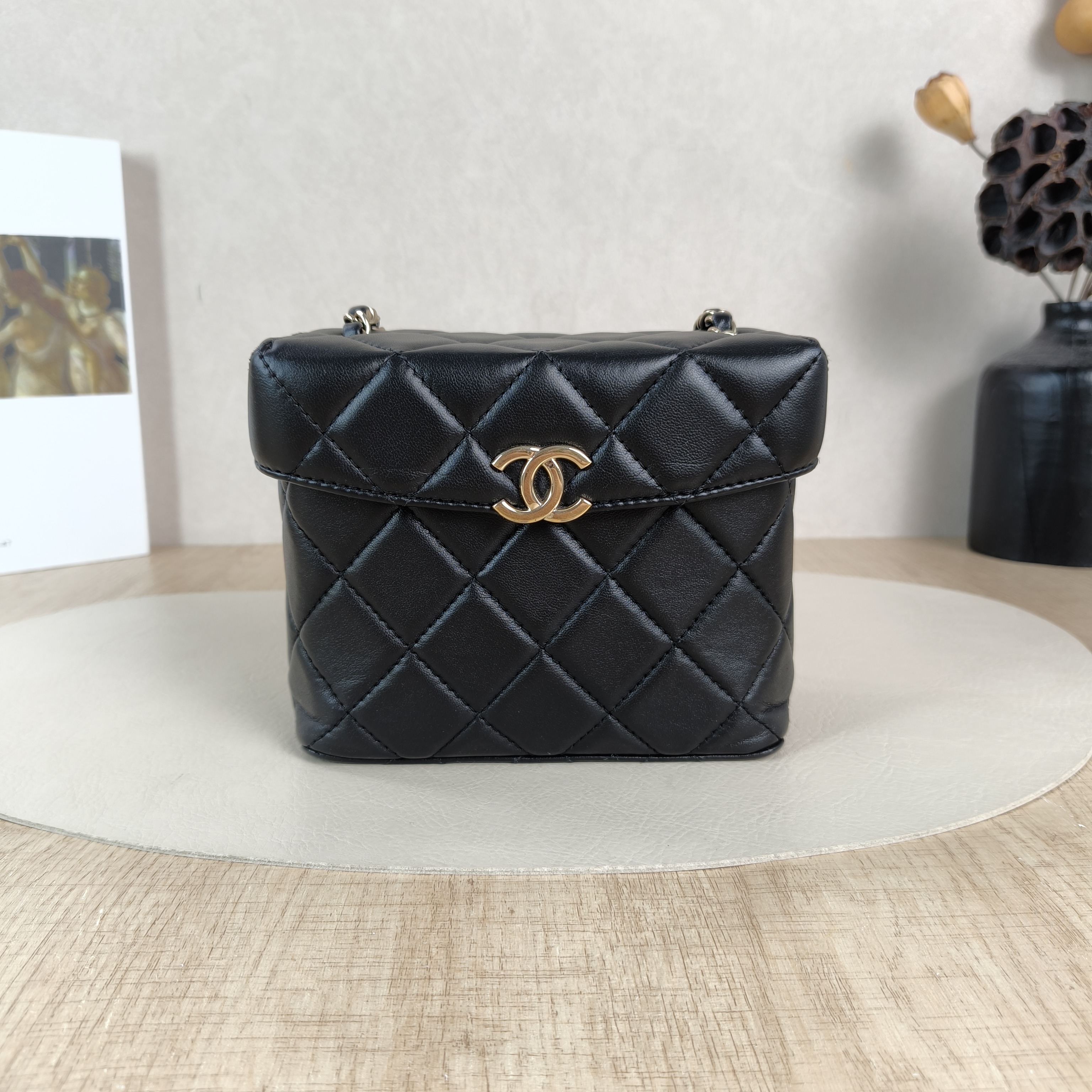 Chanel Crossbody Bag Box Crossbody Bag Black Lambskin One Size16 × 7 × 14 cm