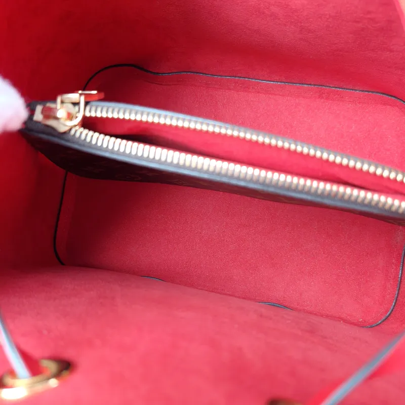 Louis Vuitton Shoulder Bag NÉONOÉ Bucket Bag PVC Medium 26 × 17.5 × 26 cm — detail view 8 of 11