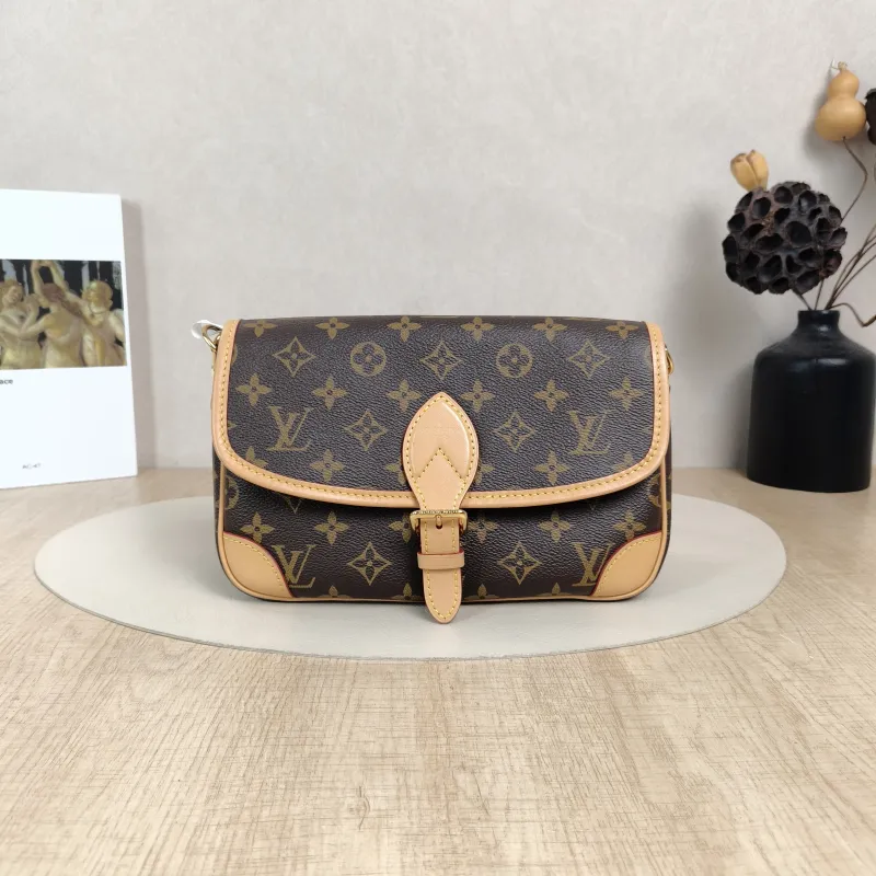 Louis Vuitton Crossbody Bag Diane Baguette Bag Shoulder Strap PVC Small24 × 9 × 15 cm