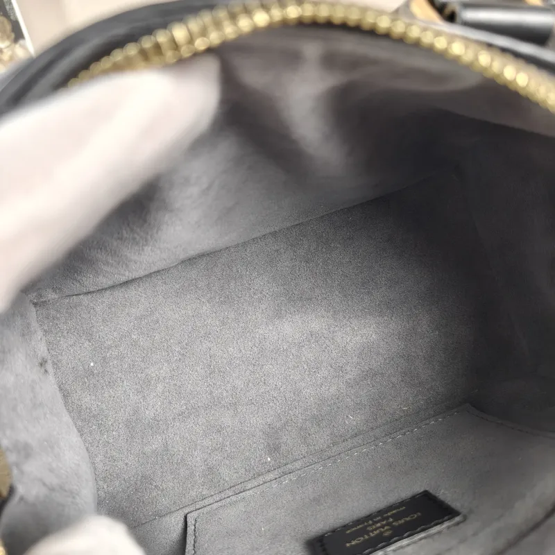 Louis Vuitton Crossbody Bag Speedy20 Black Calfskin Small 20.5 × 12 × 13.5 cm — detail view 10 of 10