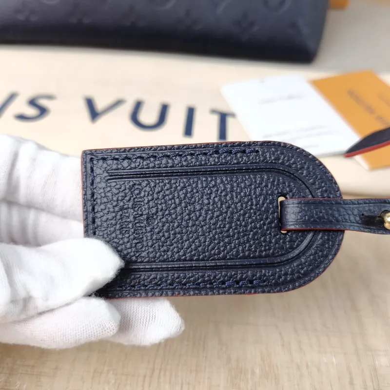 Louis Vuitton Crossbody Bag Georges Blue Calfskin Medium34 × 15 × 22 cm — detail view 15 of 15