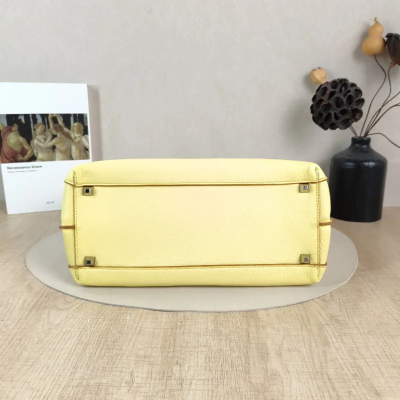 MCM Shoulder Bag Tote Bag Yellow One Size30 × 14 × 21 cm — cover view 4 of 5