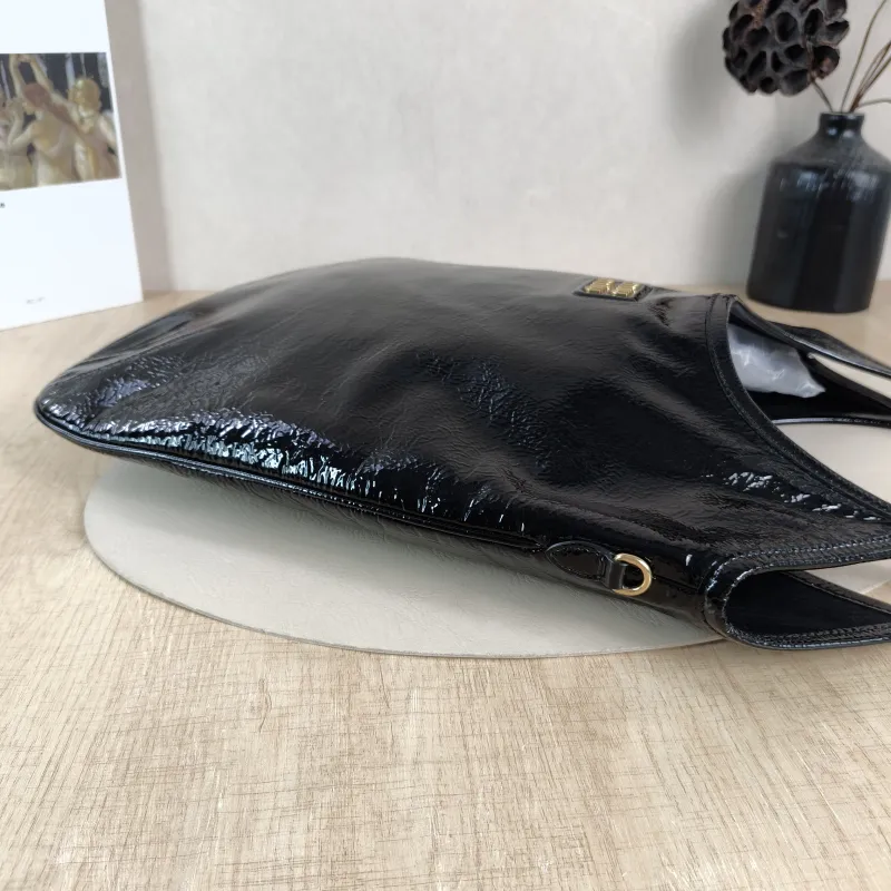 Miumiu Shoulder Bag IVY Tote Shopping Tote Black Patent Leather Medium 35*40 — detail view 5 of 10