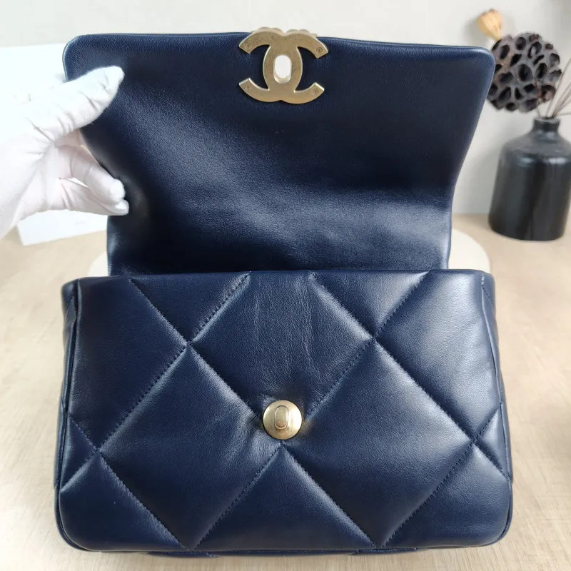 Chanel Crossbody Bag 19Bag Blue Calfskin Small 26 × 9 × 16 cm 30 — detail view 8 of 14