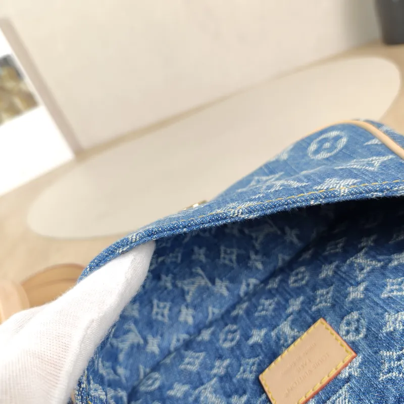 Louis Vuitton Crossbody Bag Diane Baguette Bag Blue nano 19 × 6 × 10.5 cm — detail view 12 of 13