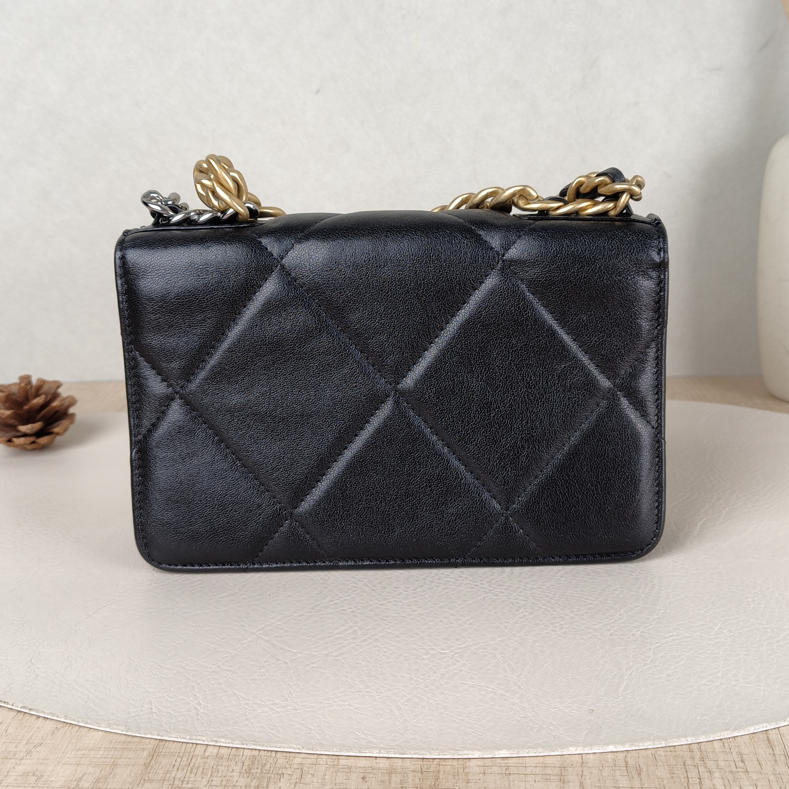 Chanel Crossbody Bag SL ambskinmini19.2 × 3.5 × 12.3 cm — cover view 5 of 5