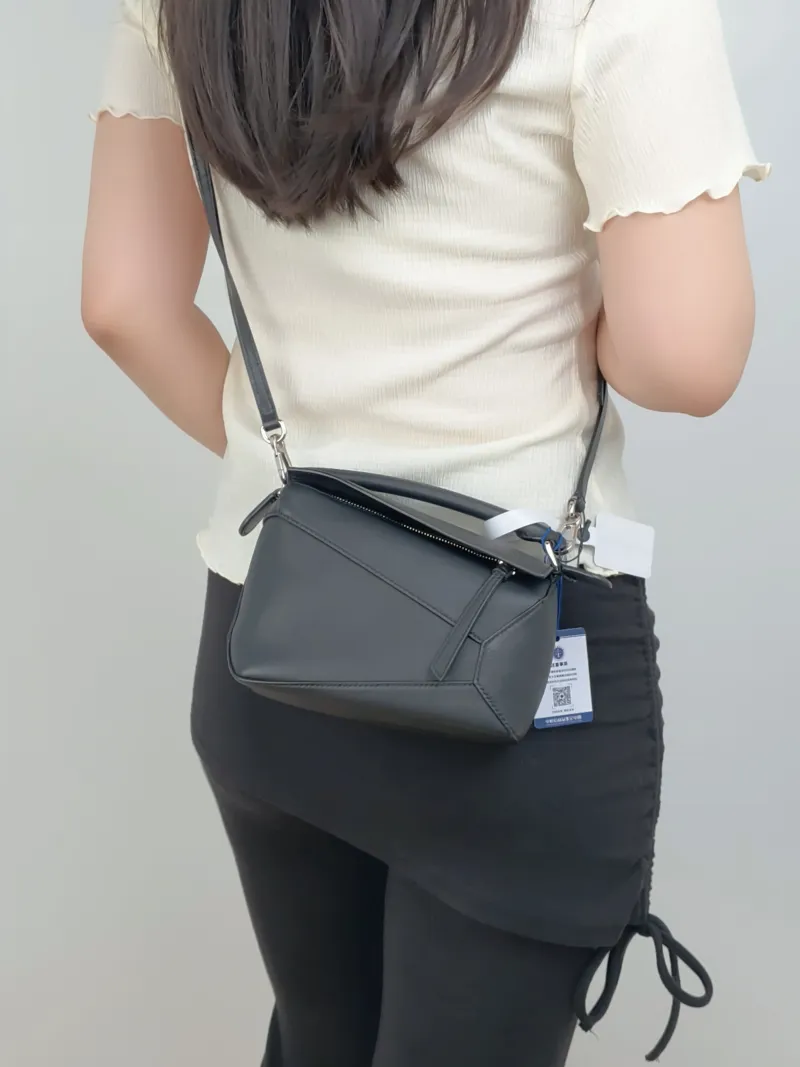 LOEWE Crossbody Bag Puzzle Black CC alfskinmini18 × 8 × 12.5 cm — on-model view 1 of 3