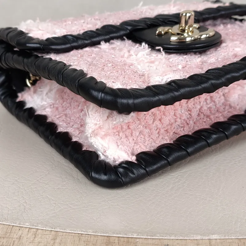 Chanel Crossbody Bag 22c Woven Pink One Size 19 × 5 × 15 cm — detail view 2 of 15