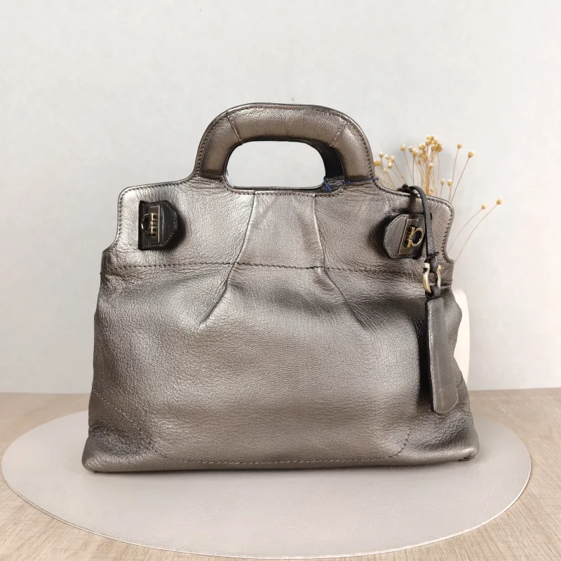 FERRAGAMO Shoulder Bag Shoulder Bag Grey Calfskin One Size 34 × 13 × 34 cm
