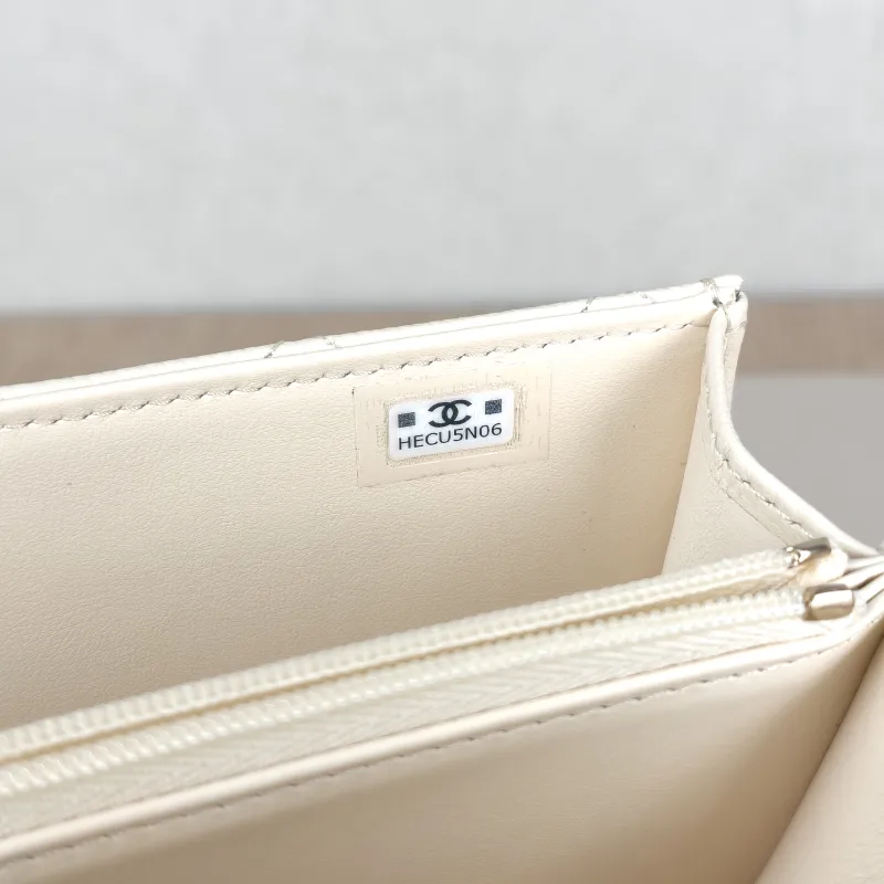 Chanel Crossbody Bag Yellow Calfskin One Size19 × 7 × 11.5 cm — detail view 7 of 14