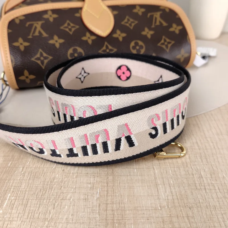 Louis Vuitton Crossbody Bag Diane Baguette Bag Shoulder Strap PVC Small 24 × 9 × 15 cm — detail view 9 of 14