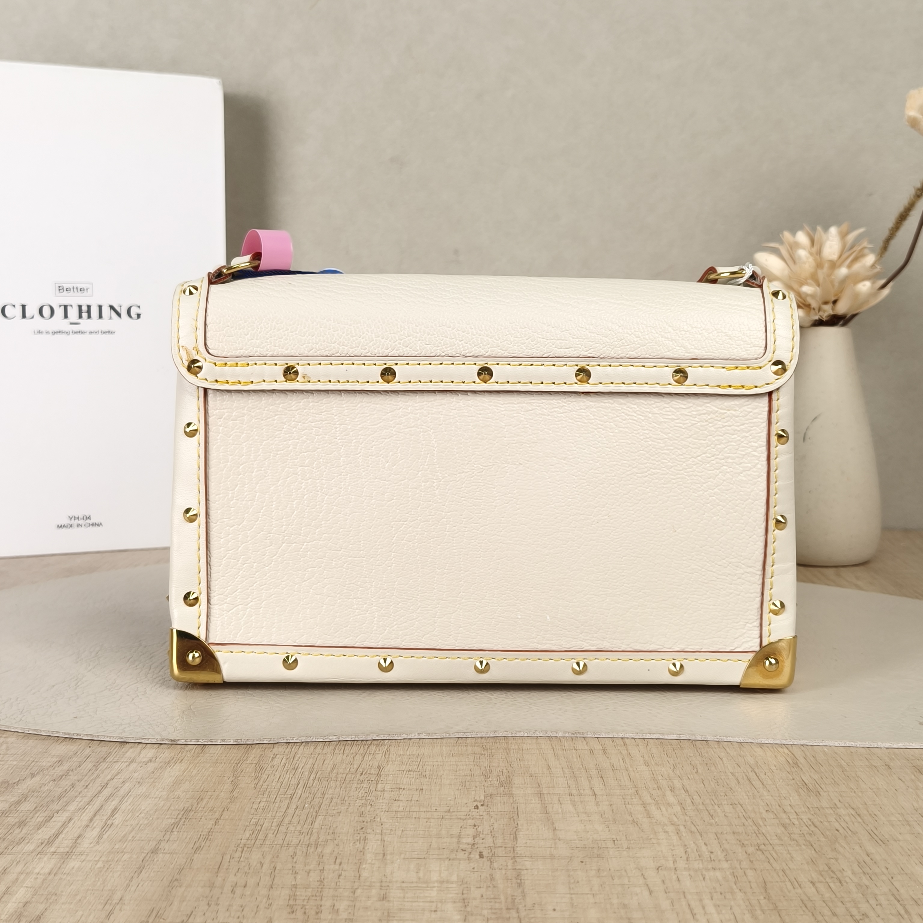 Louis Vuitton Suhali Vintage White Calfskin One Size22.5 × 5 × 14.5 cm — cover view 3 of 5
